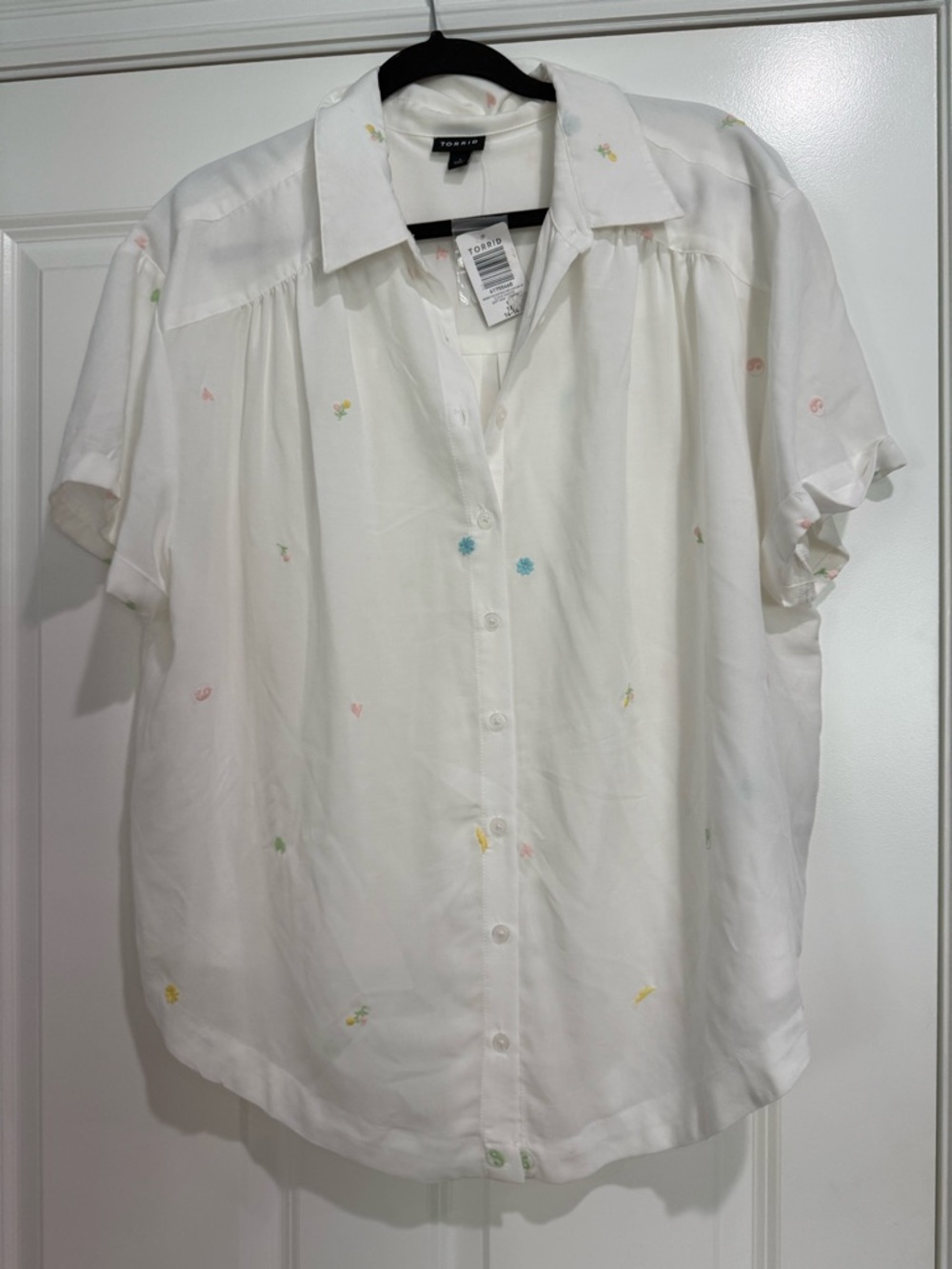 torrid White Short-Sleeve Button-Up Blouse with Pastel Embroidery